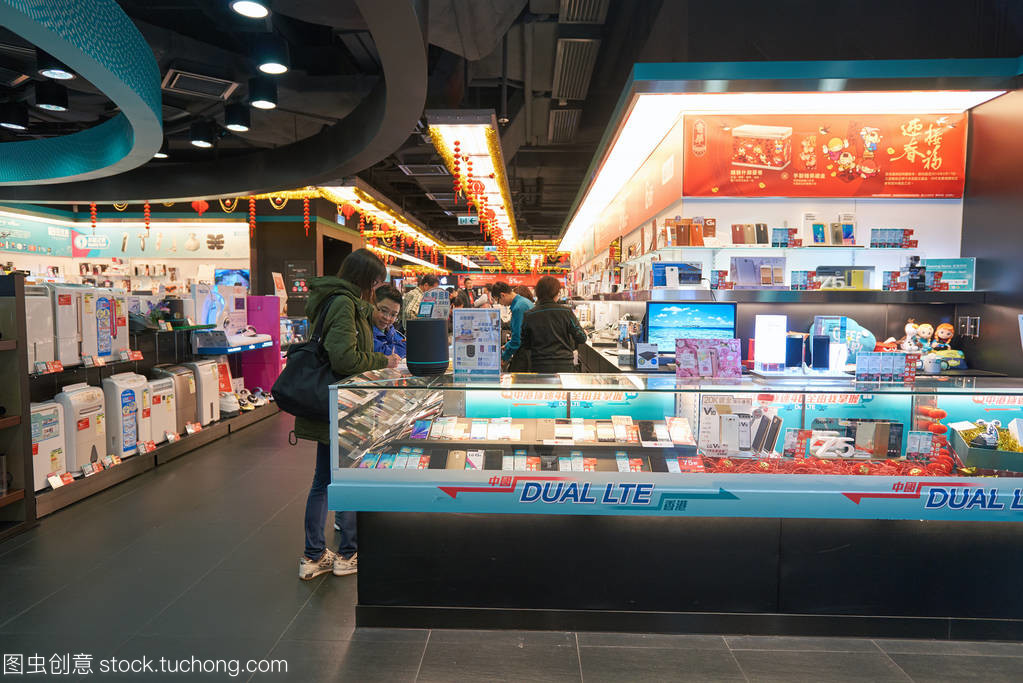 科技生活觸手可及 探秘購物中心電子商店的通訊設(shè)備銷售熱潮
